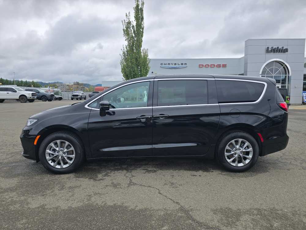 Thumbnail: 2026 Chrysler Pacifica - 2