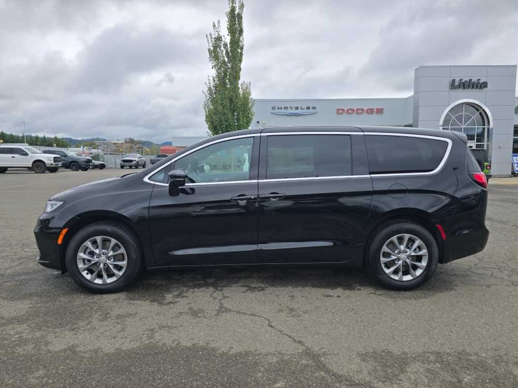 New 2026 Chrysler Pacifica Select Passenger Van