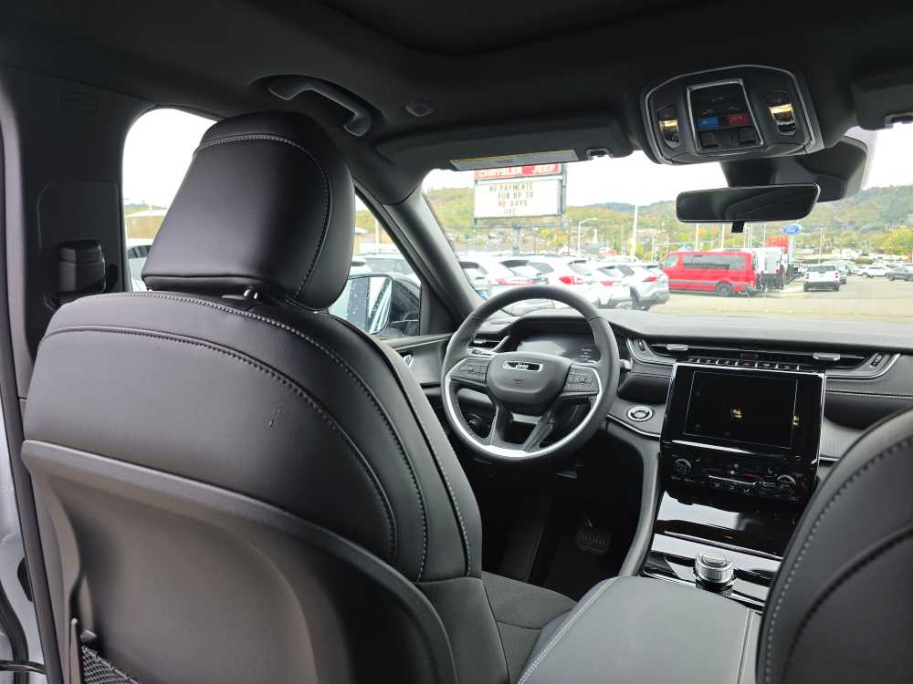 Thumbnail: 2025 Jeep Grand Cherokee - 10