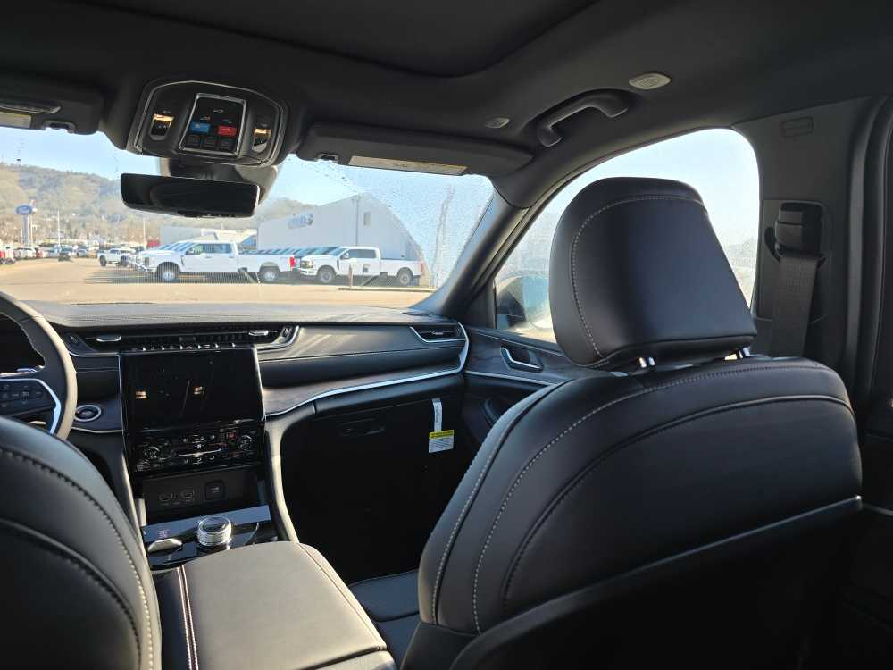 Thumbnail: 2025 Jeep Grand Cherokee L - 14