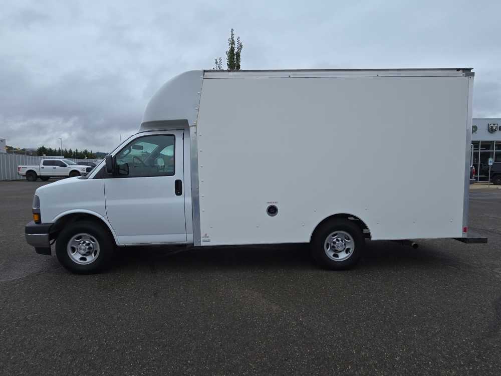 2019 Chevrolet Express 3500 Work Van Cutaway photo 2