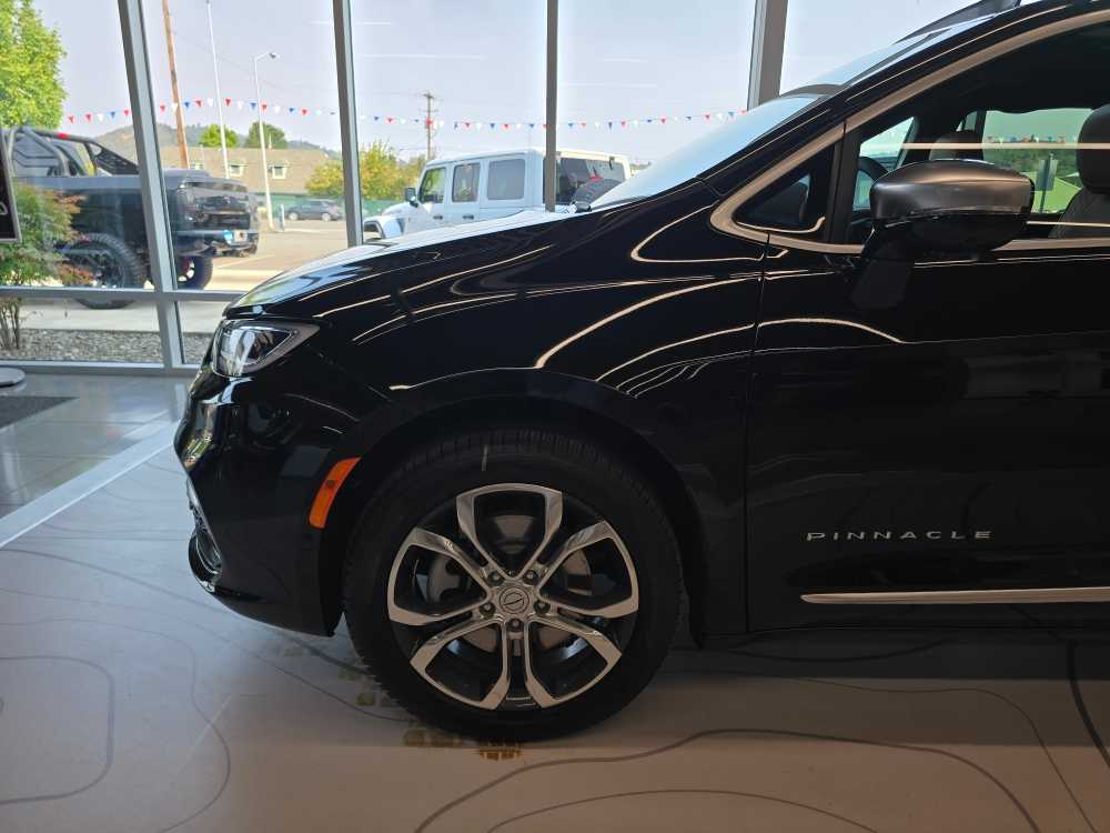 Thumbnail: 2026 Chrysler Pacifica - 18