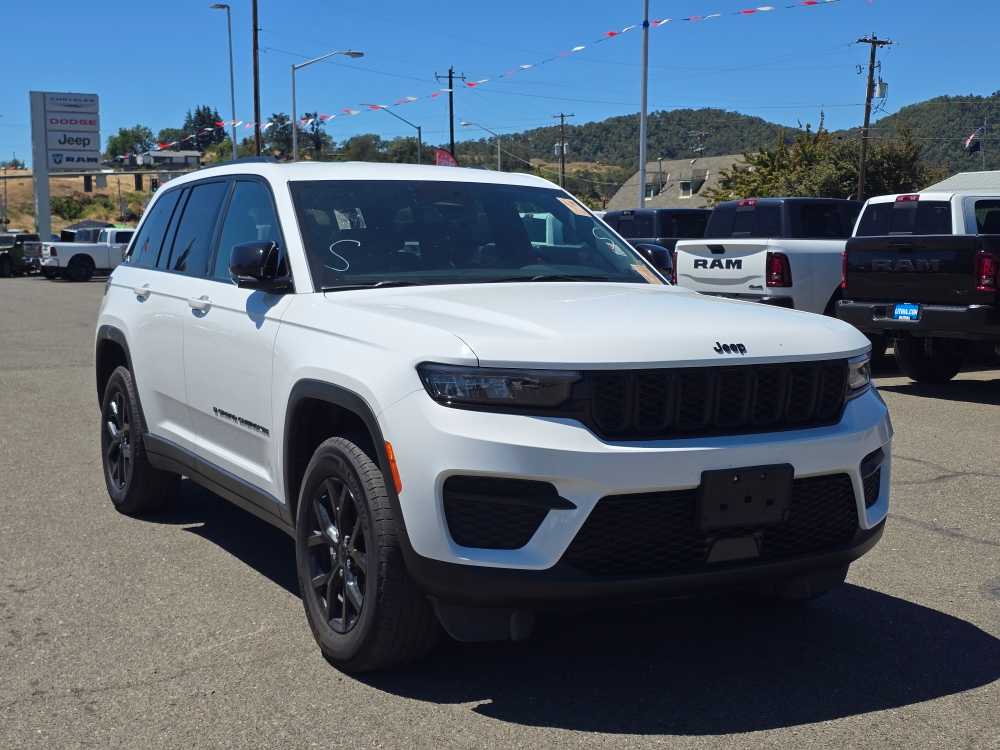 Thumbnail: 2024 Jeep Grand Cherokee - 3