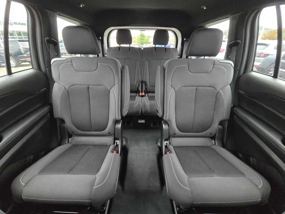 Thumbnail: 2024 Jeep Grand Cherokee L - 18