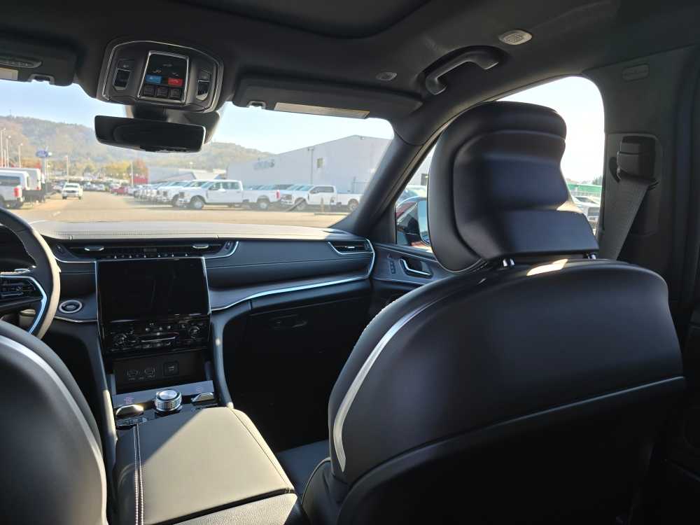 Thumbnail: 2025 Jeep Grand Cherokee - 14