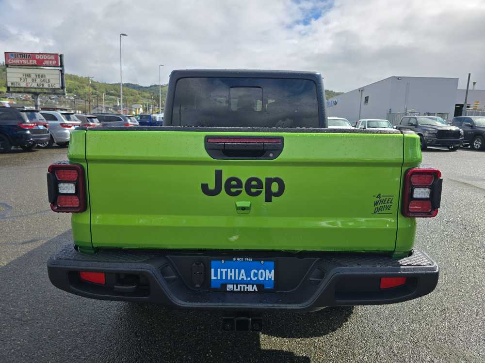 Thumbnail: 2026 Jeep Gladiator - 4