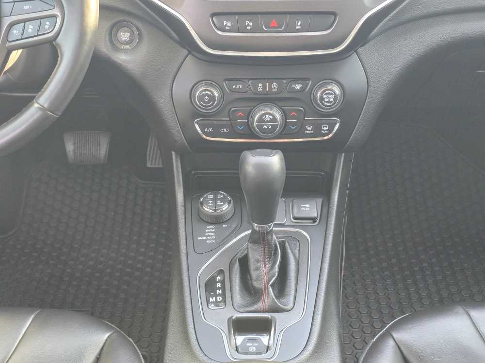 Thumbnail: 2021 Jeep Cherokee - 13