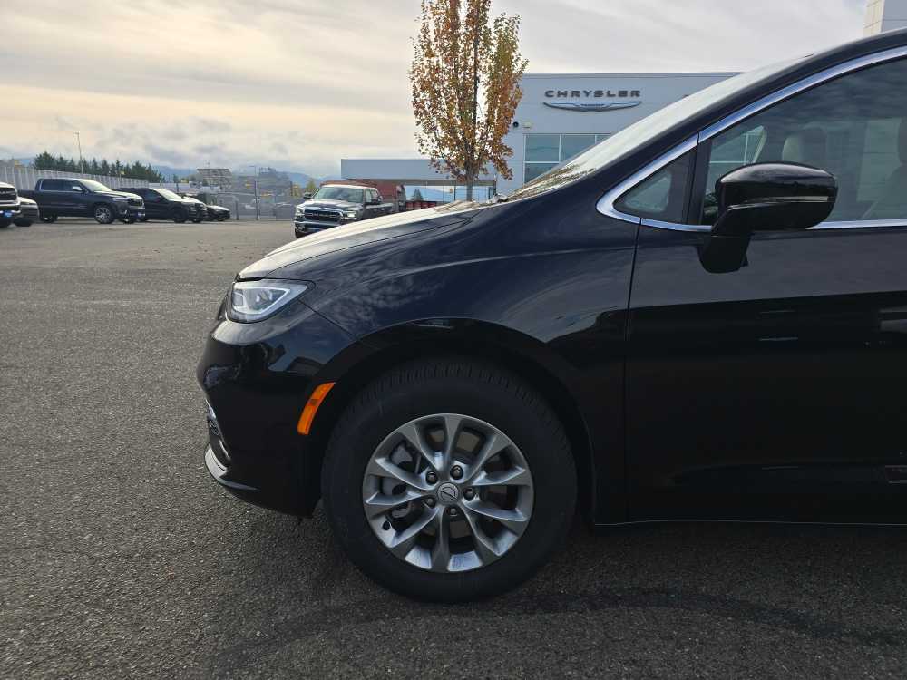 Thumbnail: 2026 Chrysler Pacifica - 19