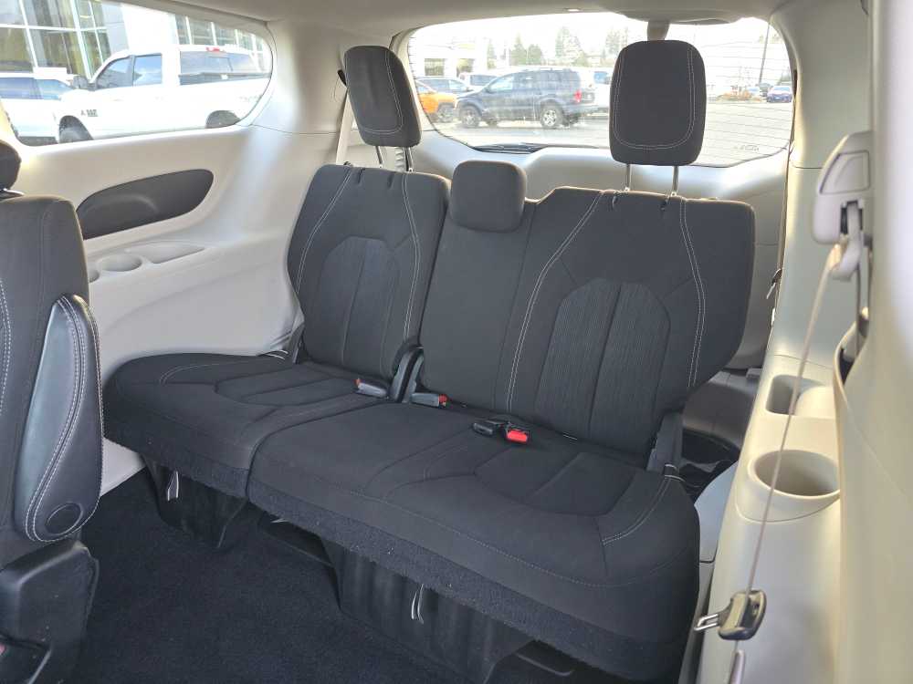 Thumbnail: 2023 Chrysler Voyager - 17