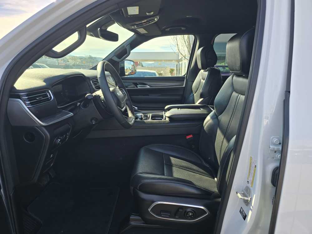 Thumbnail: 2024 Jeep Wagoneer - 9