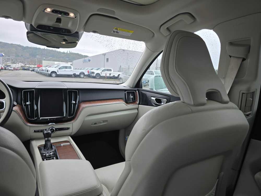 Thumbnail: 2021 Volvo XC60 - 14