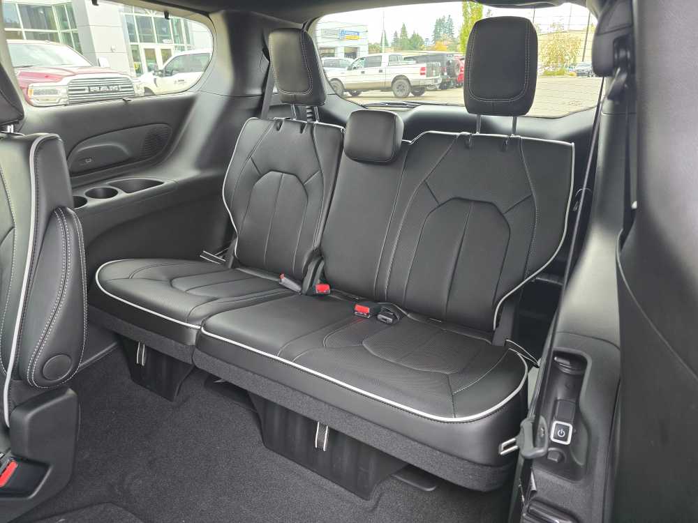 Thumbnail: 2026 Chrysler Pacifica - 17