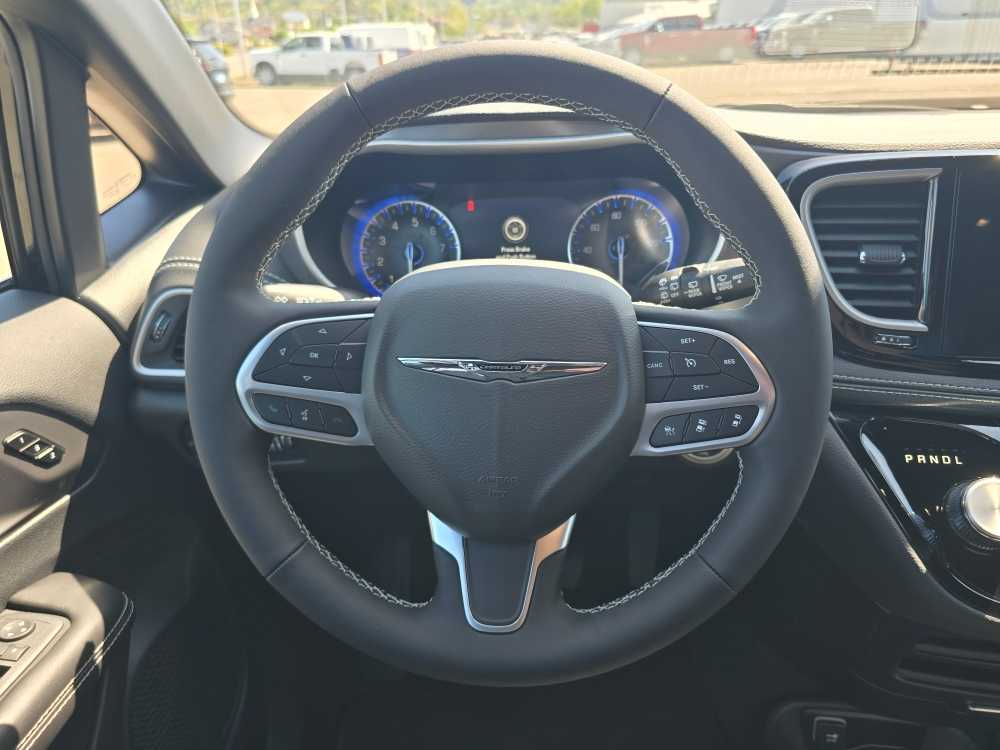 Thumbnail: 2026 Chrysler Pacifica - 11
