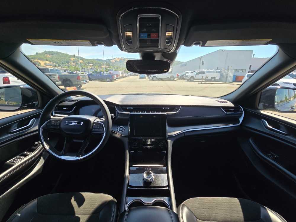 Thumbnail: 2023 Jeep Grand Cherokee - 14