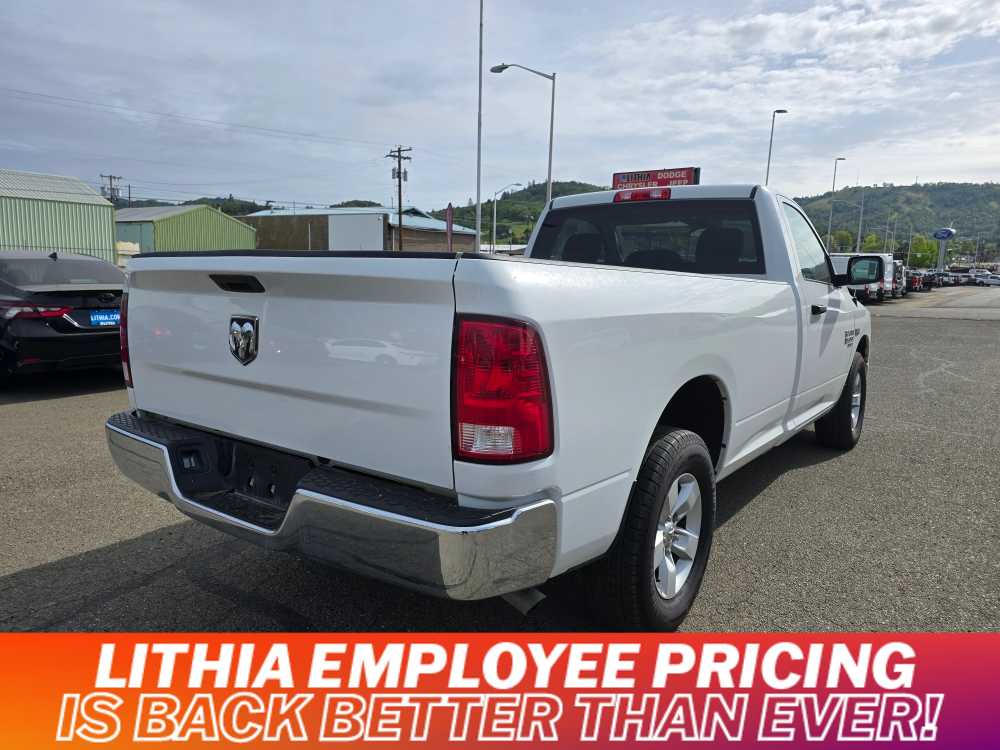 2022 Ram 1500 Classic SLT photo 3