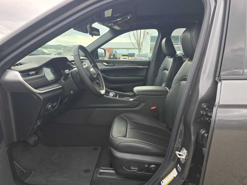 Thumbnail: 2025 Jeep Grand Cherokee L - 9