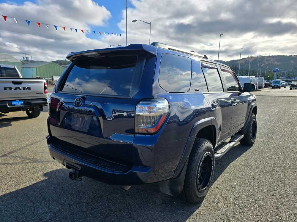 Thumbnail: 2019 Toyota 4Runner - 3