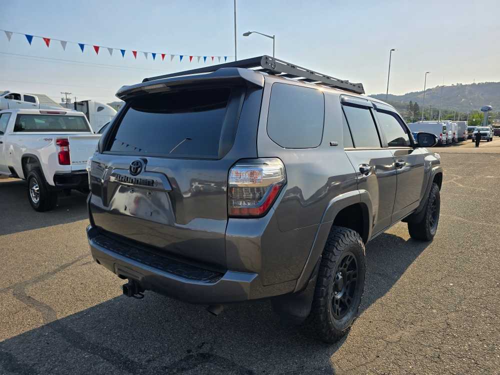 Thumbnail: 2021 Toyota 4Runner - 3