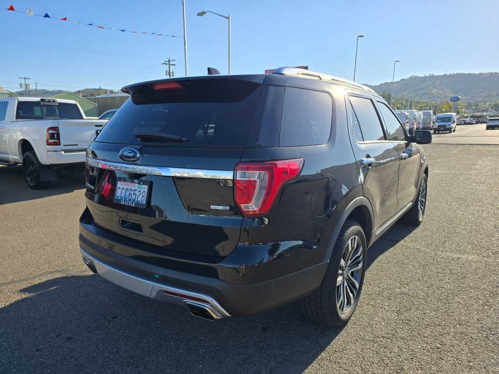 2017 Ford Explorer Platinum photo 3