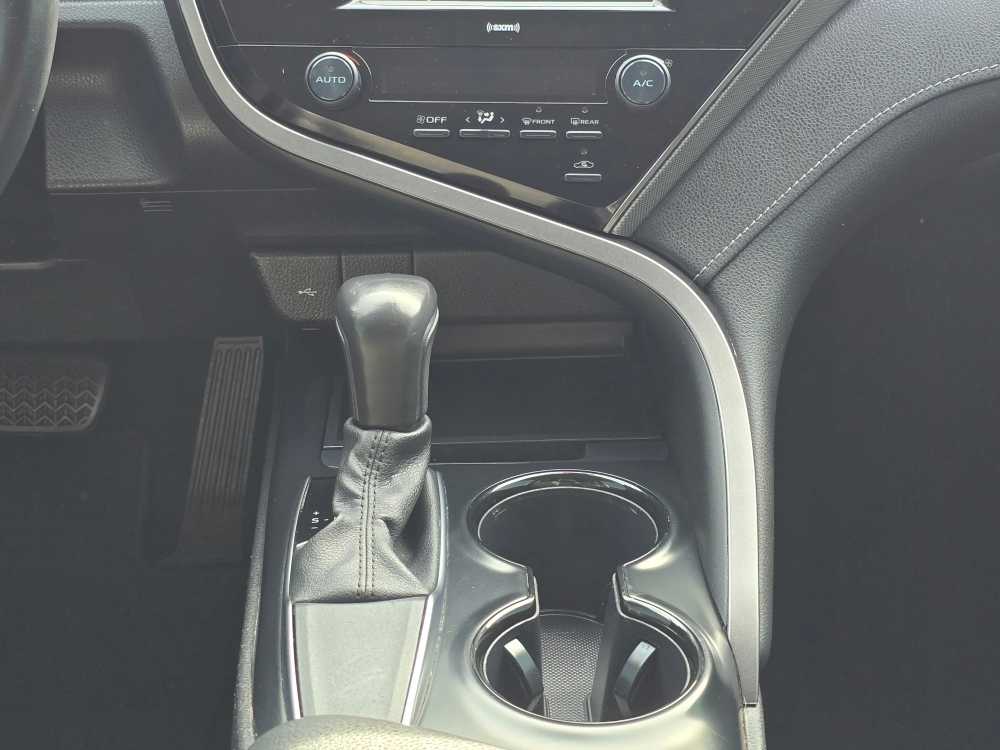 2020 Toyota Camry SE 13