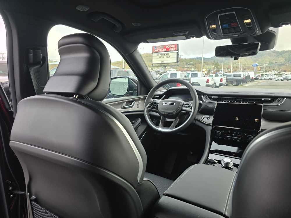 Thumbnail: 2025 Jeep Grand Cherokee - 10