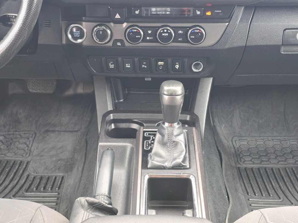 Thumbnail: 2016 Toyota Tacoma - 13