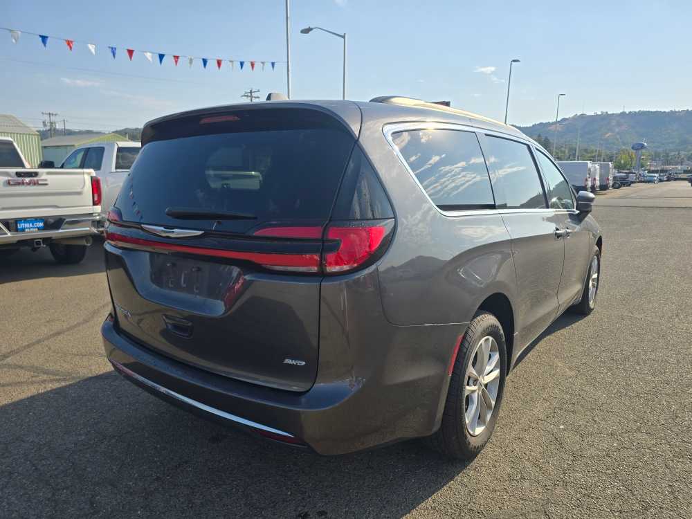 Thumbnail: 2022 Chrysler Pacifica - 3
