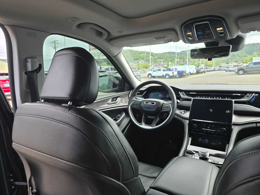 Thumbnail: 2023 Jeep Grand Cherokee - 10