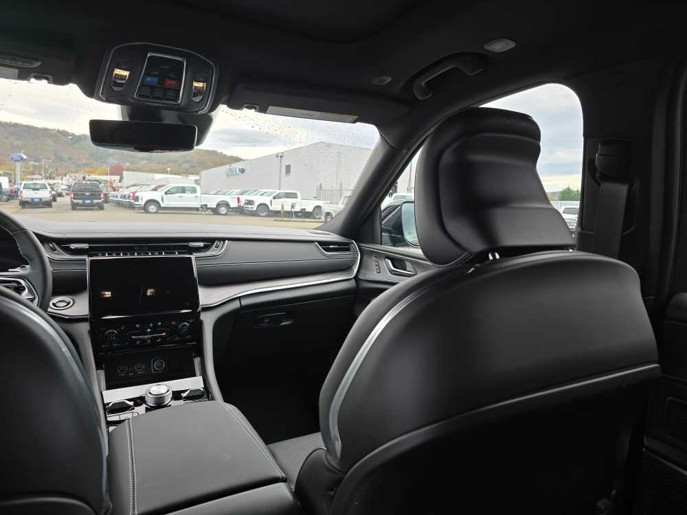 Thumbnail: 2025 Jeep Grand Cherokee L - 14