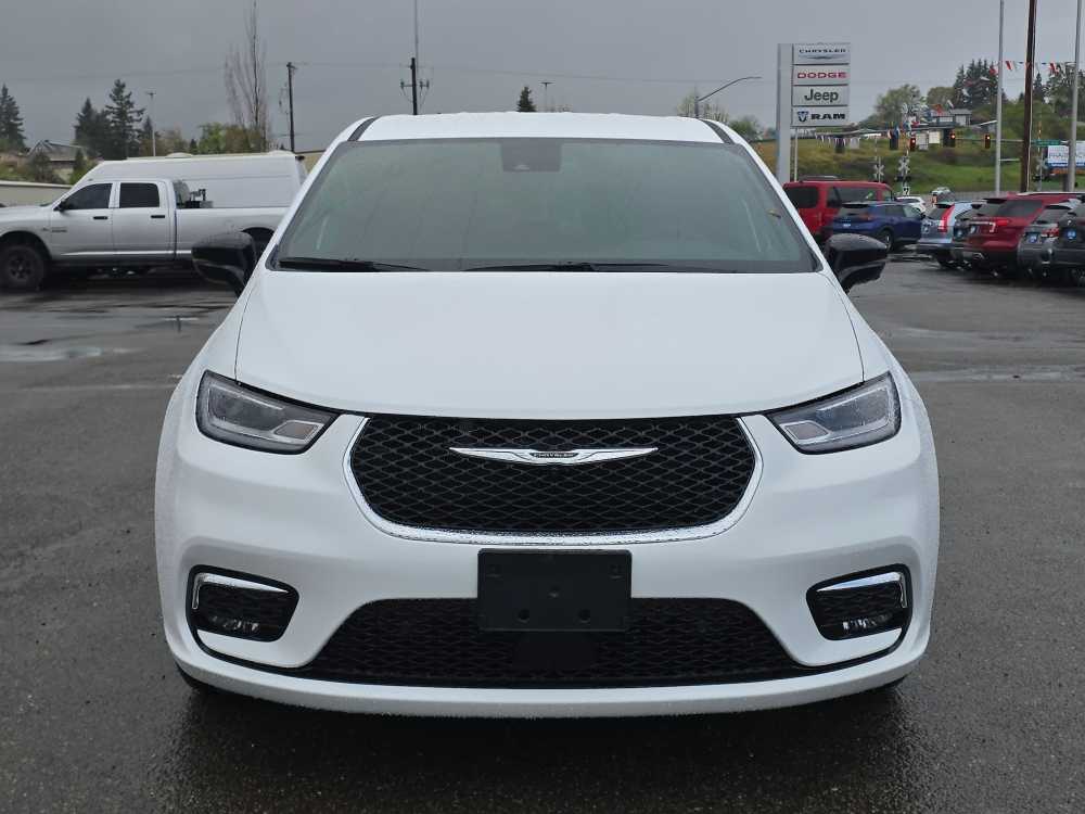 Thumbnail: 2026 Chrysler Pacifica - 8