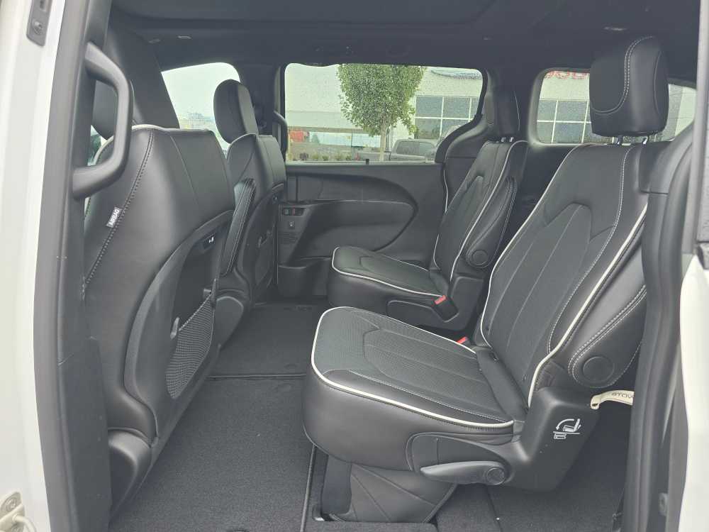 Thumbnail: 2026 Chrysler Pacifica - 16