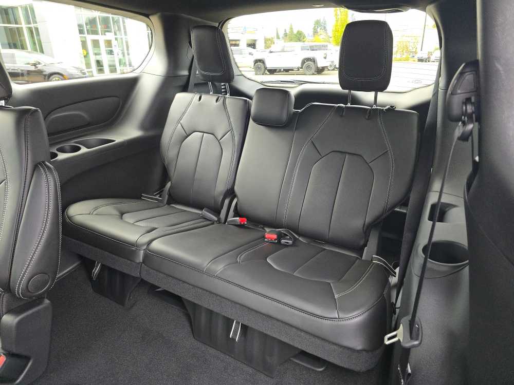 Thumbnail: 2026 Chrysler Pacifica - 17