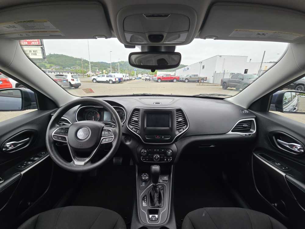 Thumbnail: 2021 Jeep Cherokee - 15