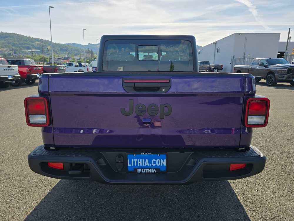Thumbnail: 2026 Jeep Gladiator - 4