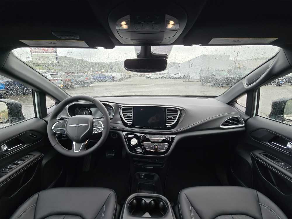 Thumbnail: 2026 Chrysler Pacifica - 15