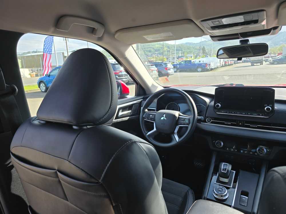 Thumbnail: 2024 Mitsubishi Outlander - 10