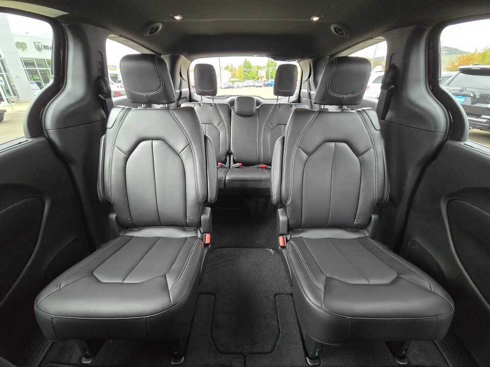 Thumbnail: 2026 Chrysler Pacifica - 18