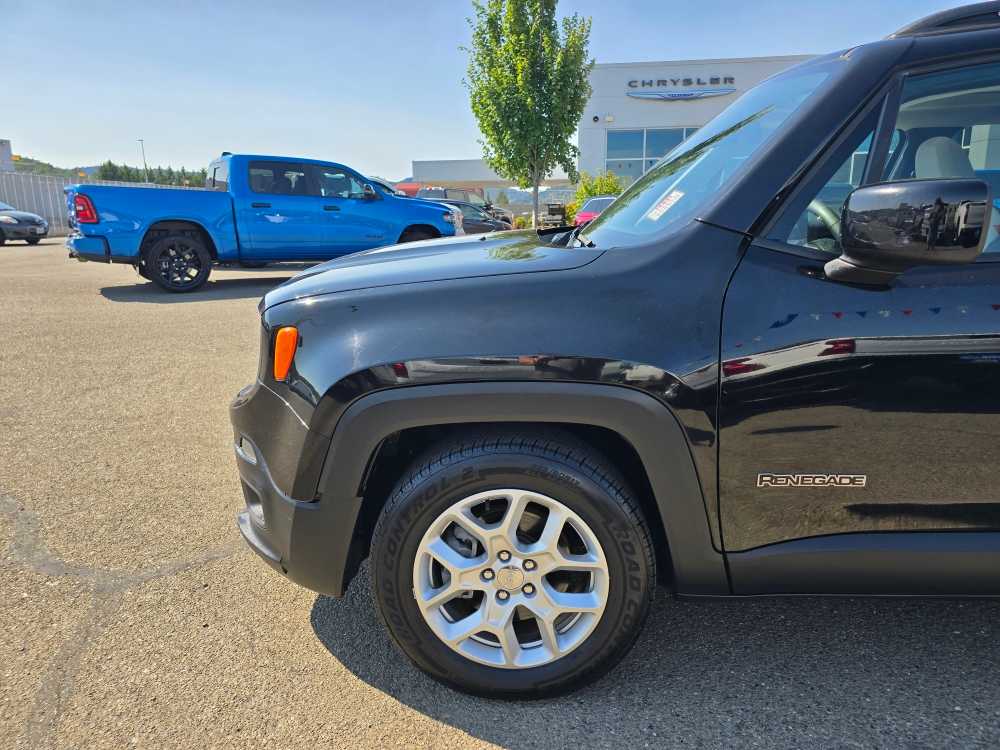 Thumbnail: 2018 Jeep Renegade - 18