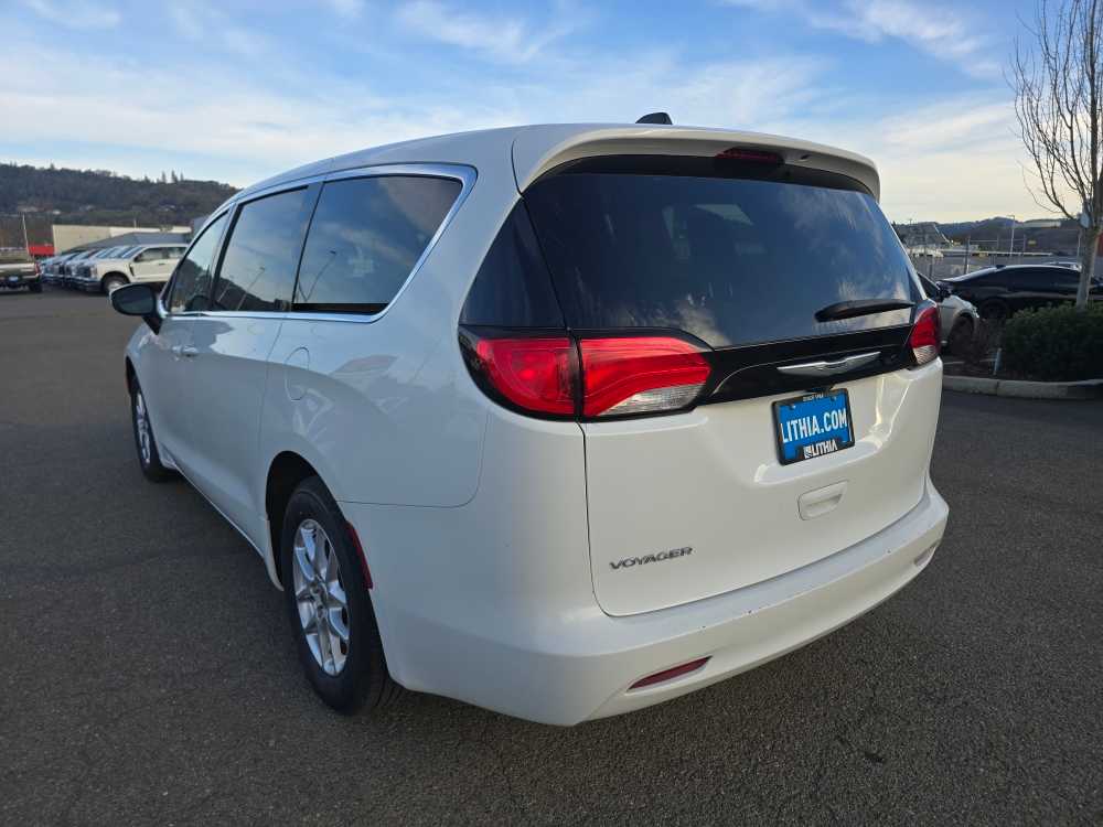 Thumbnail: 2023 Chrysler Voyager - 3