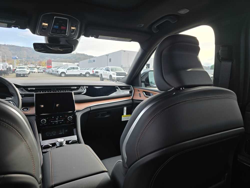 Thumbnail: 2025 Jeep Grand Cherokee L - 13