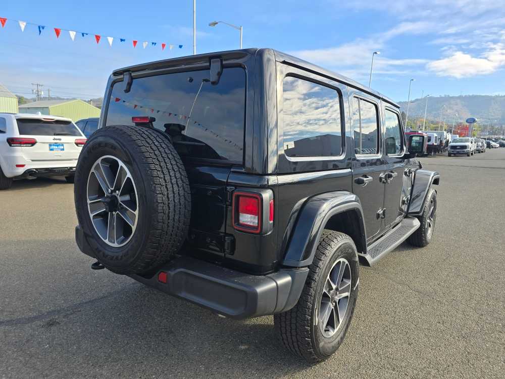 2023 Jeep Wrangler Sahara photo 3