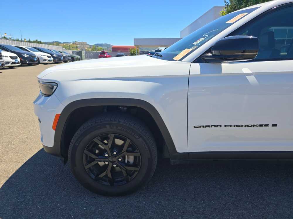 Thumbnail: 2024 Jeep Grand Cherokee - 19