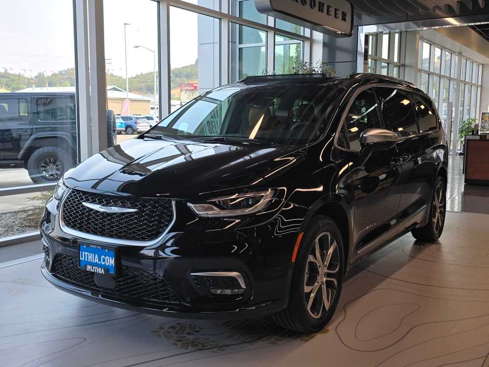 Thumbnail: 2026 Chrysler Pacifica - 1