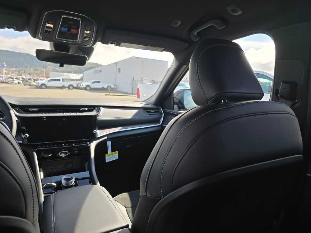 Thumbnail: 2026 Jeep Grand Cherokee - 14