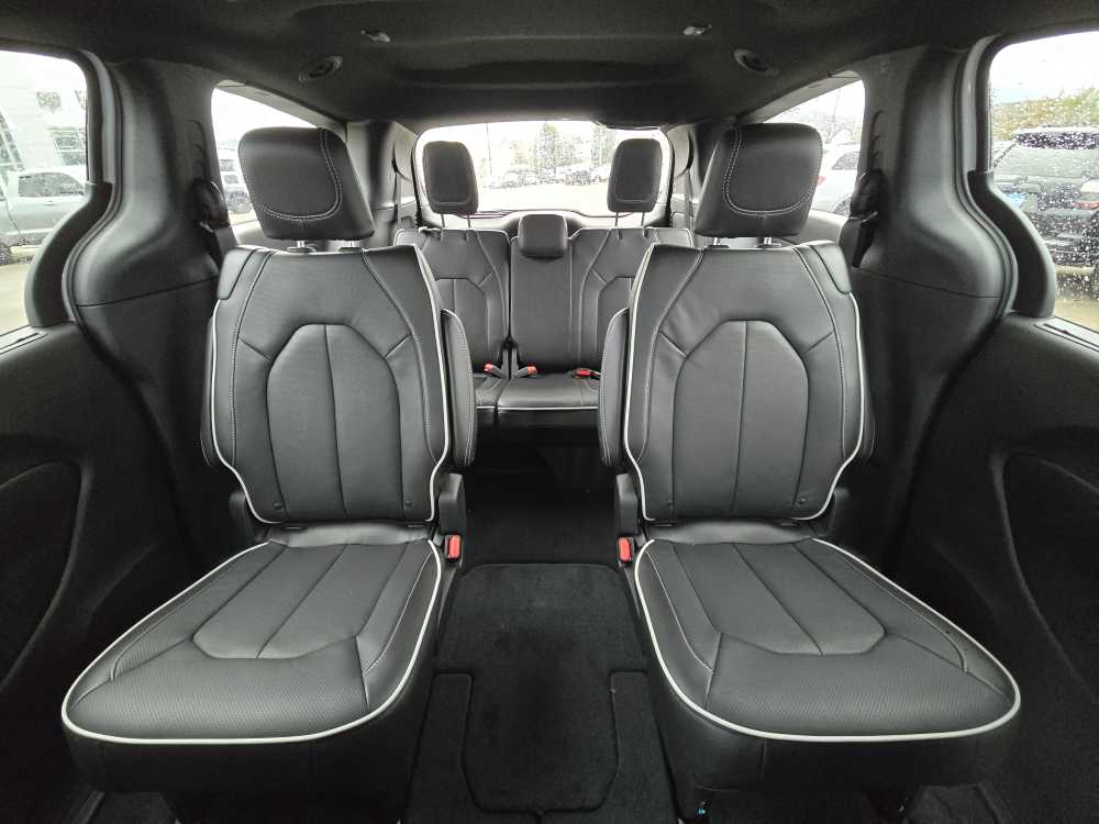 Thumbnail: 2026 Chrysler Pacifica - 18