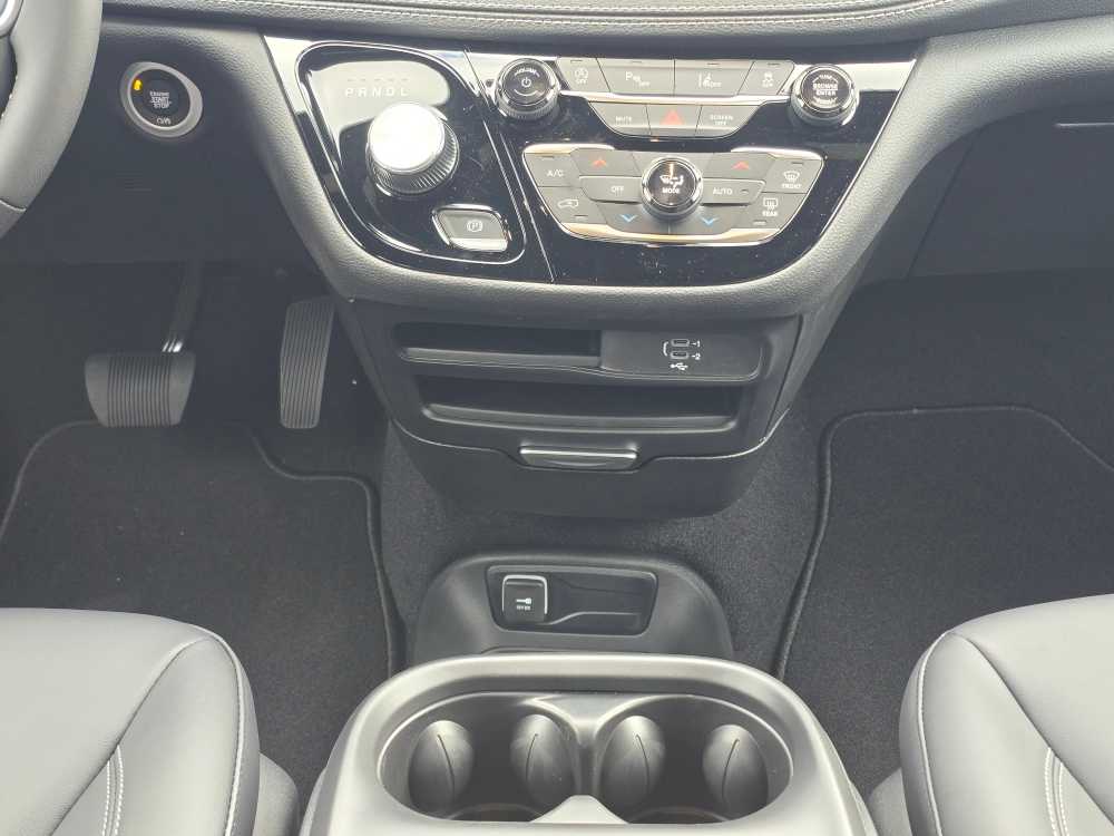 Thumbnail: 2026 Chrysler Pacifica - 13