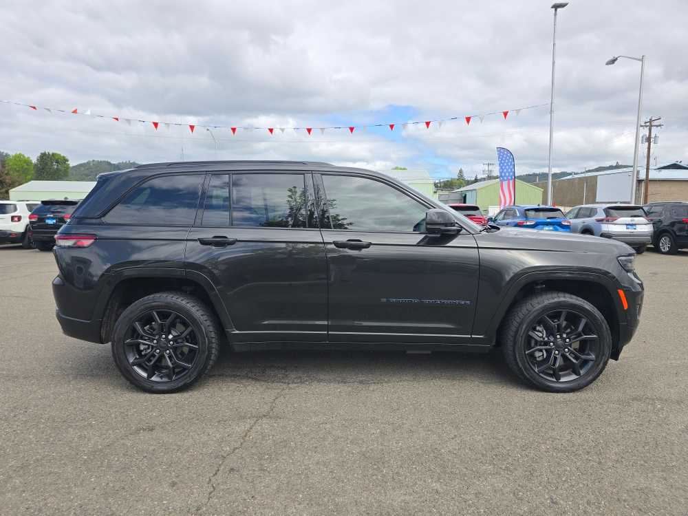 Thumbnail: 2023 Jeep Grand Cherokee - 6