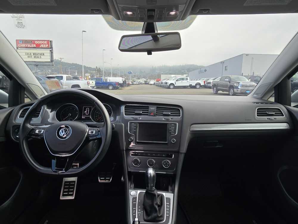 Thumbnail: 2017 Volkswagen Golf - 10