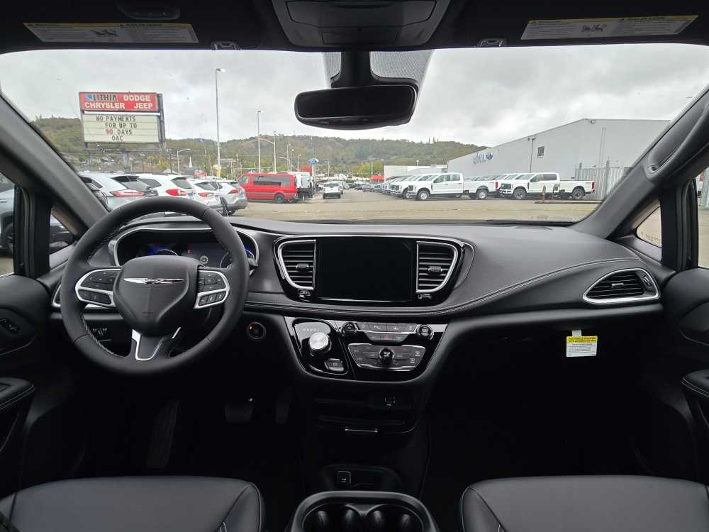 Thumbnail: 2026 Chrysler Pacifica - 15