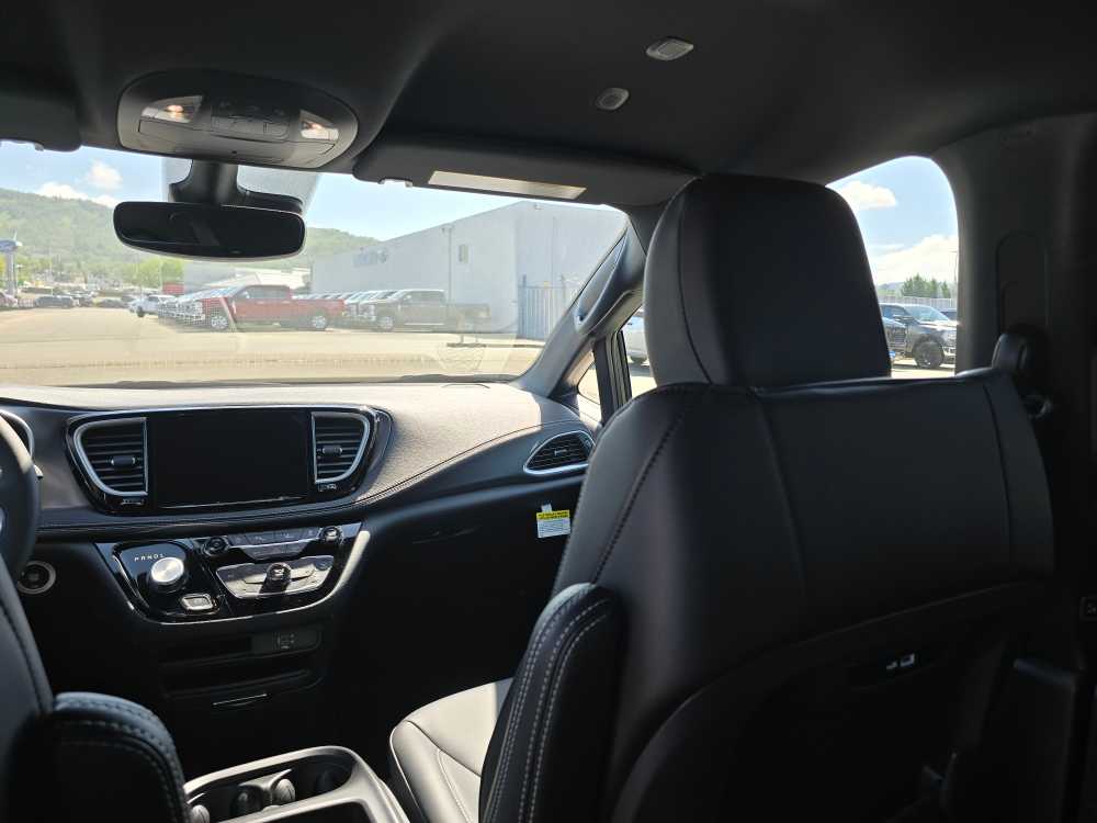 Thumbnail: 2026 Chrysler Pacifica - 14
